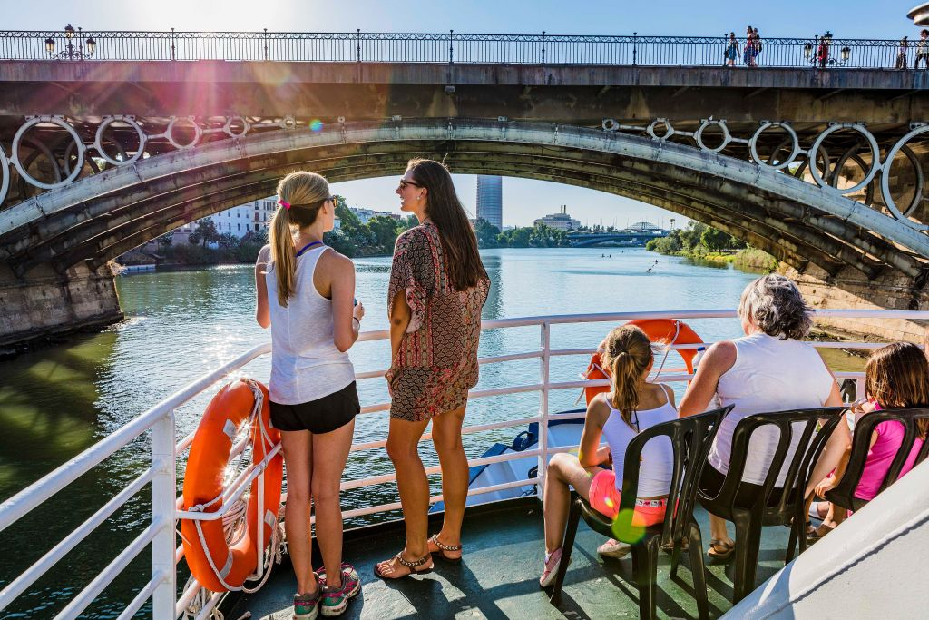 Sevilha: Passeio de ônibus + Cruzeiro panorâmico pelo Guadalquivir + Visita guiada