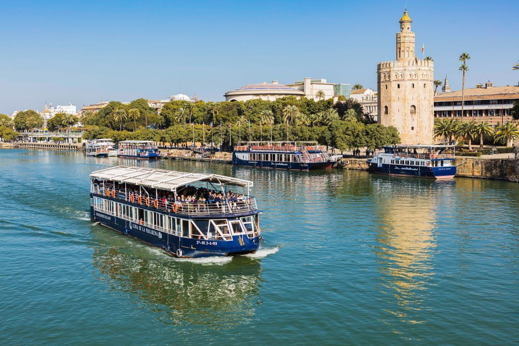 Seville: Bus Tour + Guadalquivir Panoramic Cruise + Guided Tour