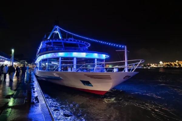 Hamburgo: Fiesta en barco el sábado por la noche en el río Elba