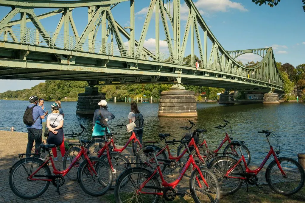 Potsdam: Visita guiada en bicicleta + Traslado de ida y vuelta en tren desde Berlín