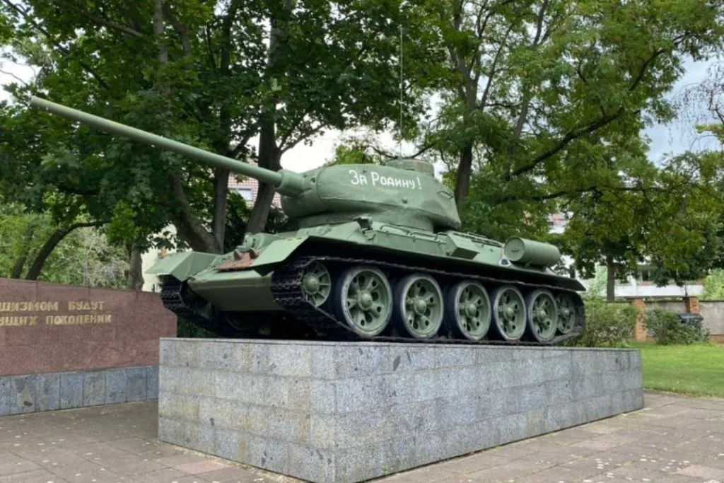 Berlino: Tour privato dei siti della Seconda Guerra Mondiale + prelievo e consegna dall'hotel
