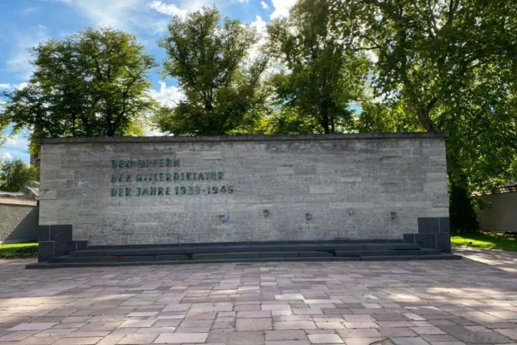 Berlino: Tour privato dei siti della Seconda Guerra Mondiale + prelievo e consegna dall'hotel