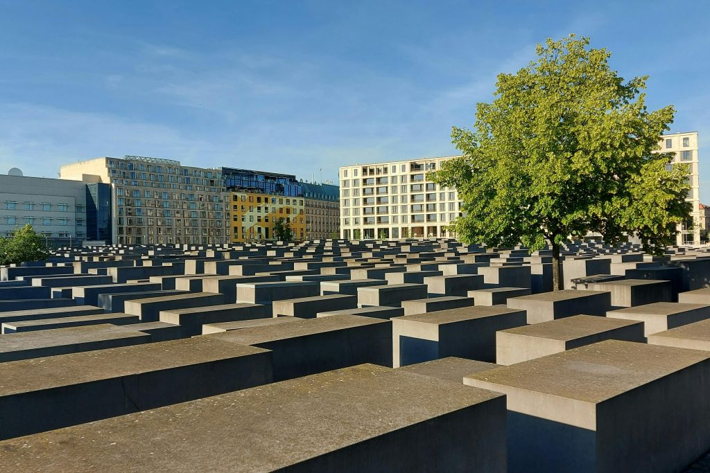 Berlin: The Wall Small-Group Guided Tour in English