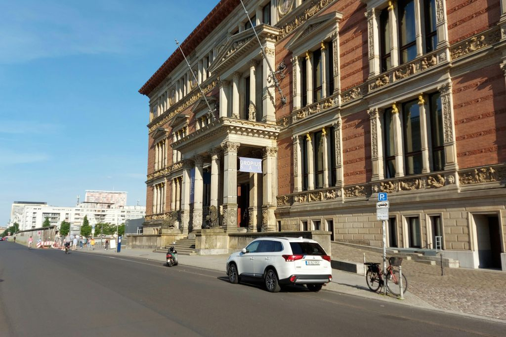 Berlin: The Wall Small-Group Guided Tour in English