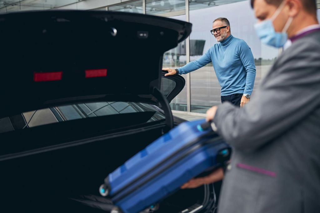Berlin: Private Transfer between Brandenburg Airport and City Center