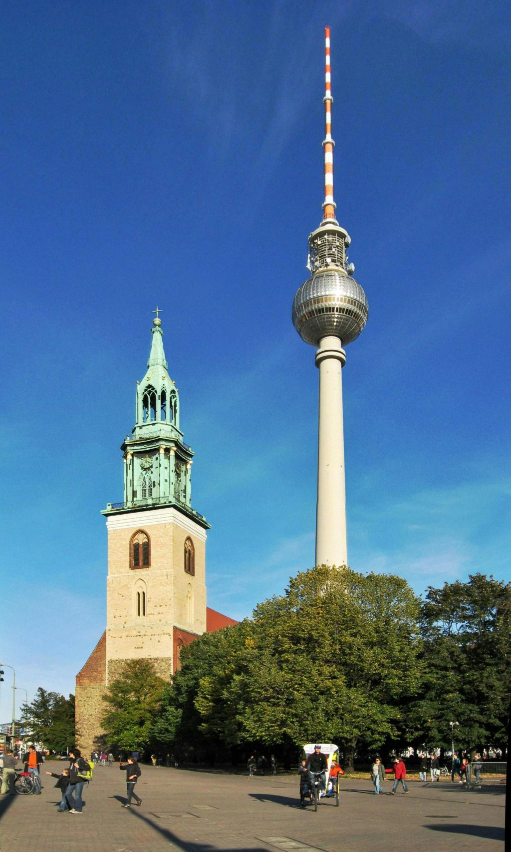 Berlin TV Tower: Admission + Table Reservation