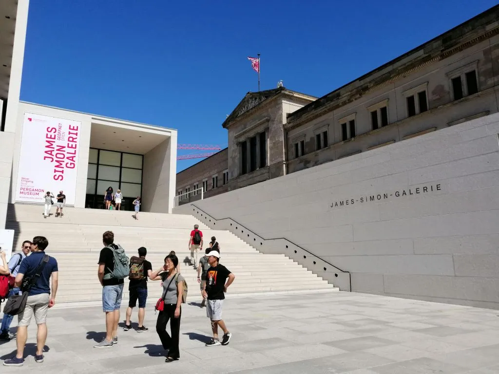 Berlin: Historical Centre Guided Tour with Humboldt Forum and Museum Island