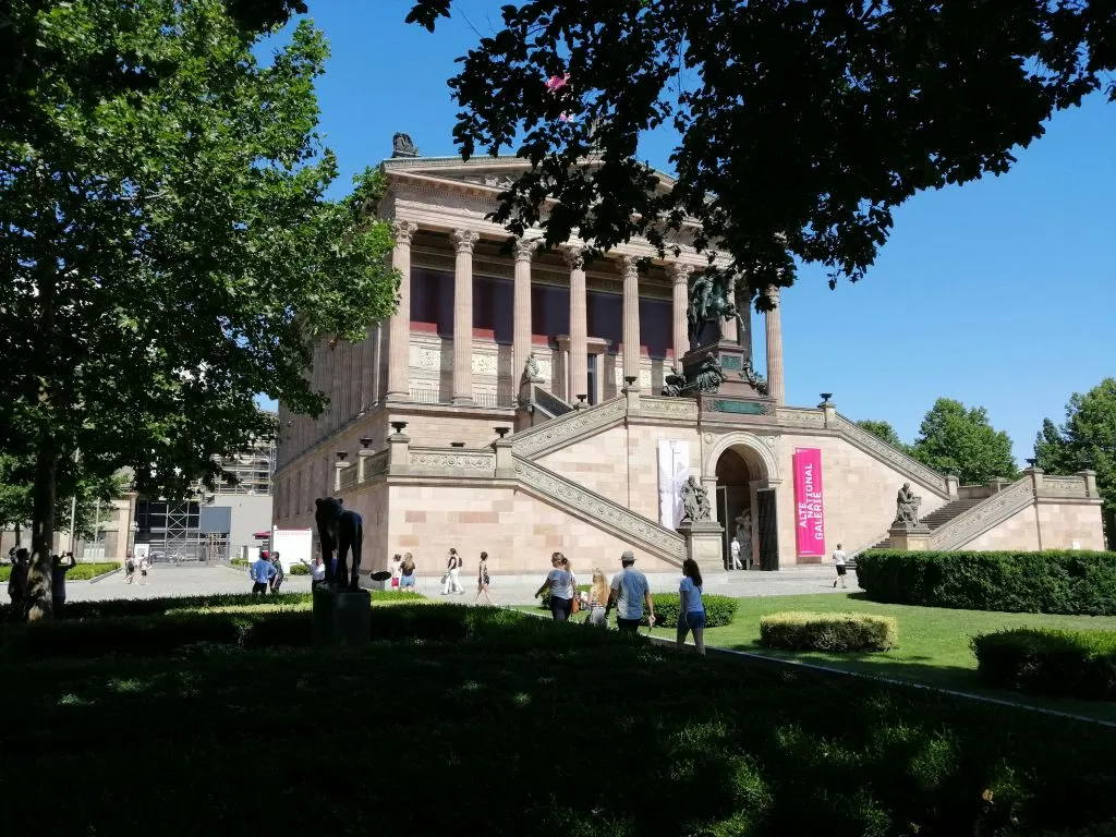 Berlin: Historical Centre Guided Tour with Humboldt Forum and Museum Island