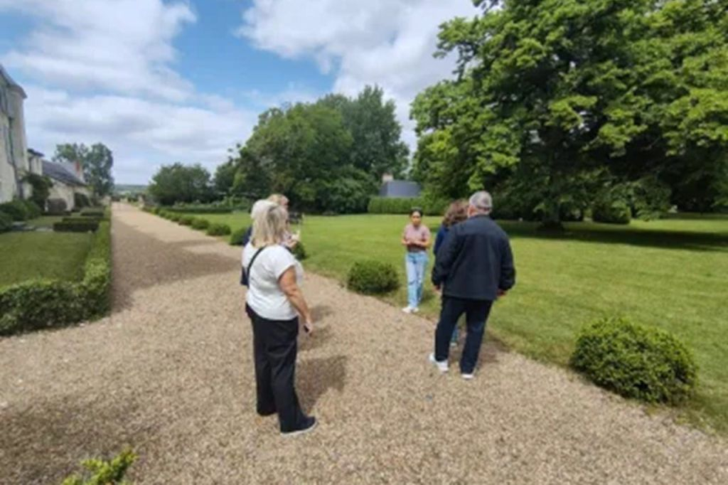 Loire Valley: Guided Chinon & Bourgueil Vineyards Tour from Tours + Wine Tasting