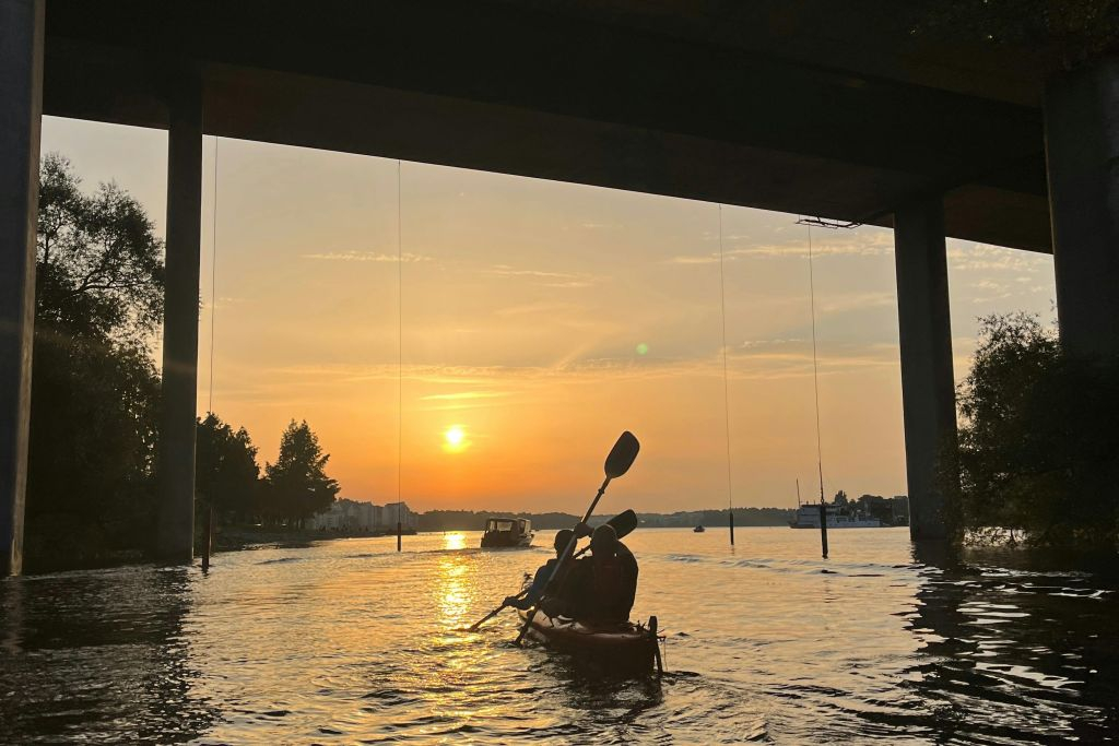 Estocolmo: Passeio de caiaque ao pôr do sol no centro da cidade + Fika sueca