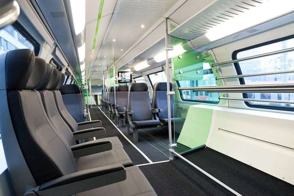 CAT Vienna: Train Transfer from Vienna Mitte Station to Airport