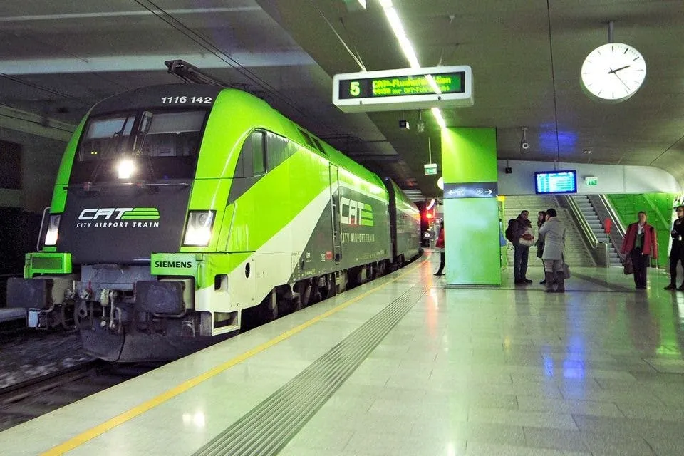 CAT Vienna: Train Transfer from Vienna Mitte Station to Airport