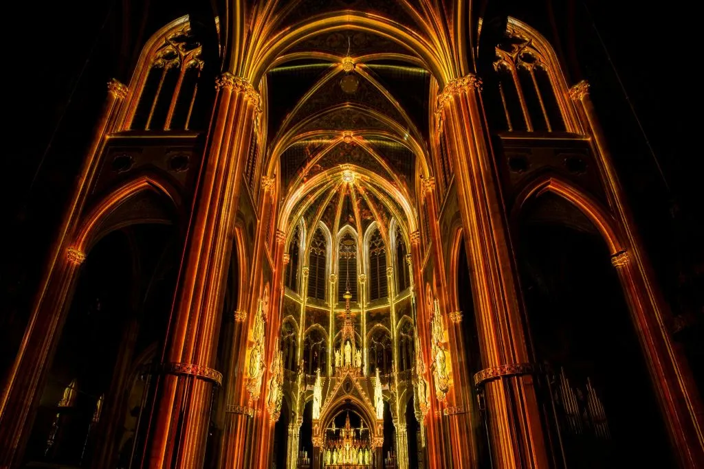 Igreja Votiva de Viena: Light of Creation Espetáculo de luz imersivo