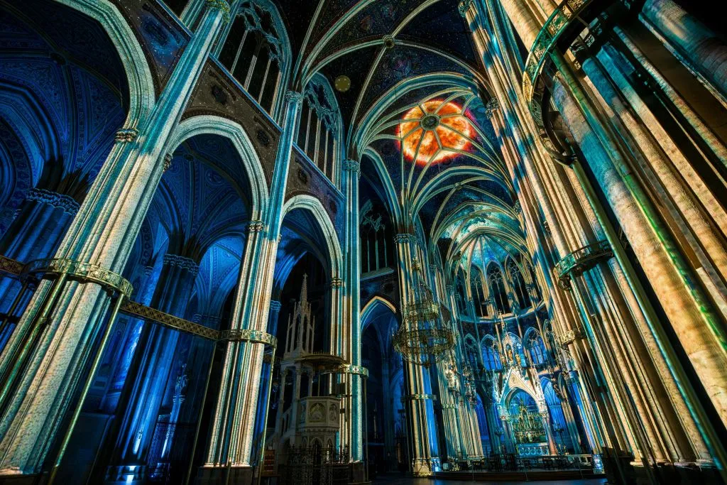 Igreja Votiva de Viena: Light of Creation Espetáculo de luz imersivo