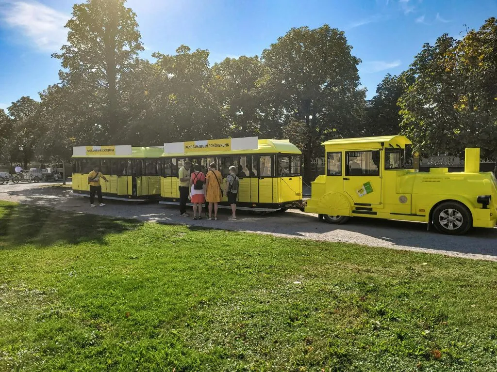 Viena: Panoramabahn Schönbrunn Express Hop-on Hop-off Train