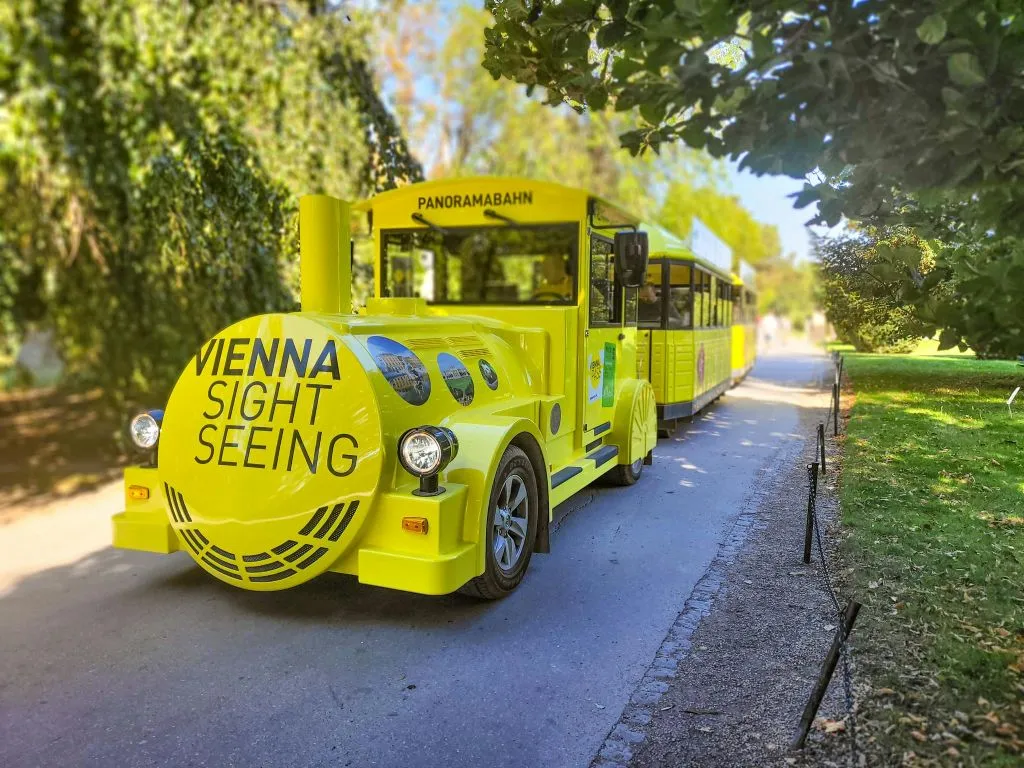 Viena: Panoramabahn Schönbrunn Express Hop-on Hop-off Train
