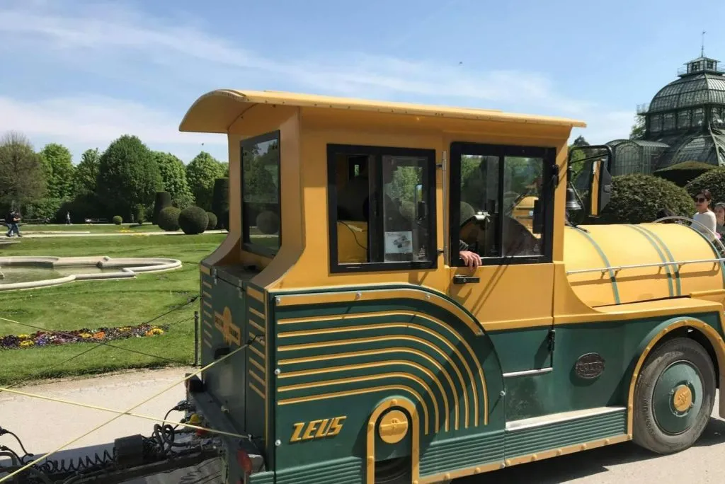 Viena: Panoramabahn Schönbrunn Express Hop-on Hop-off Train