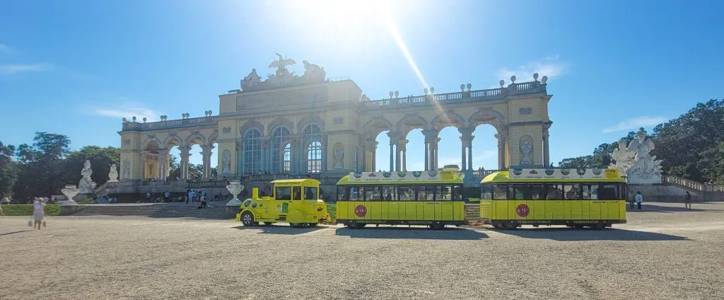 Viena: Panoramabahn Schönbrunn Express Hop-on Hop-off Train