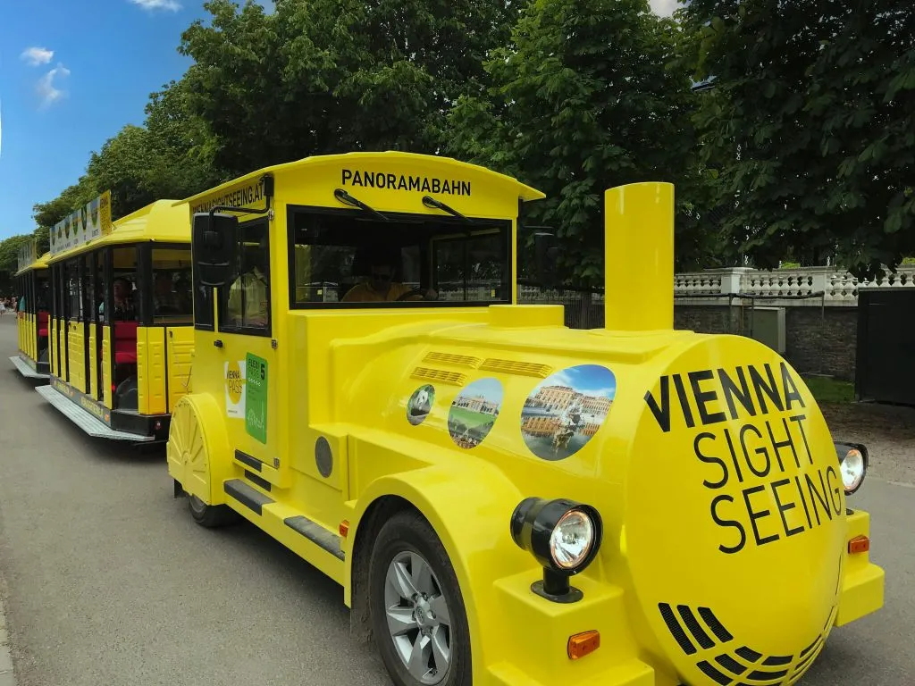 Viena: Panoramabahn Schönbrunn Express Hop-on Hop-off Train