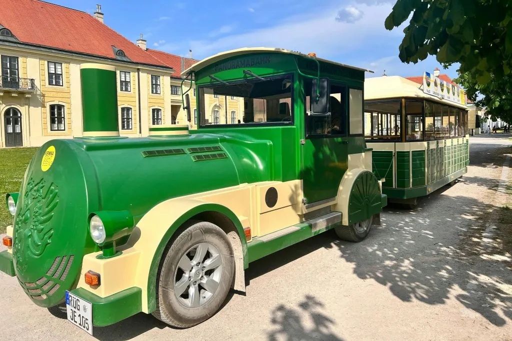 Viena: Panoramabahn Schönbrunn Express Hop-on Hop-off Train