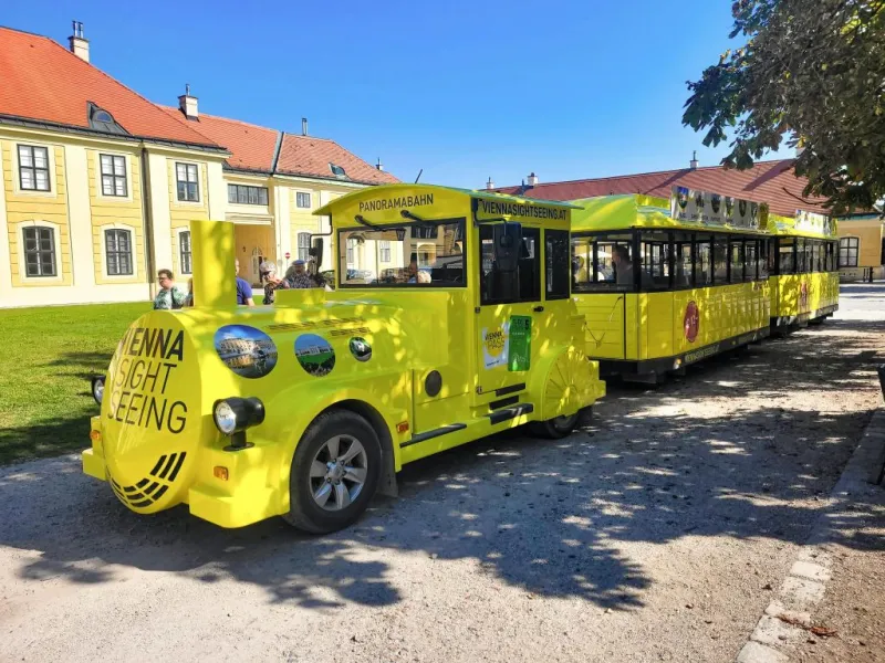Viena: Panoramabahn Schönbrunn Express Hop-on Hop-off Train