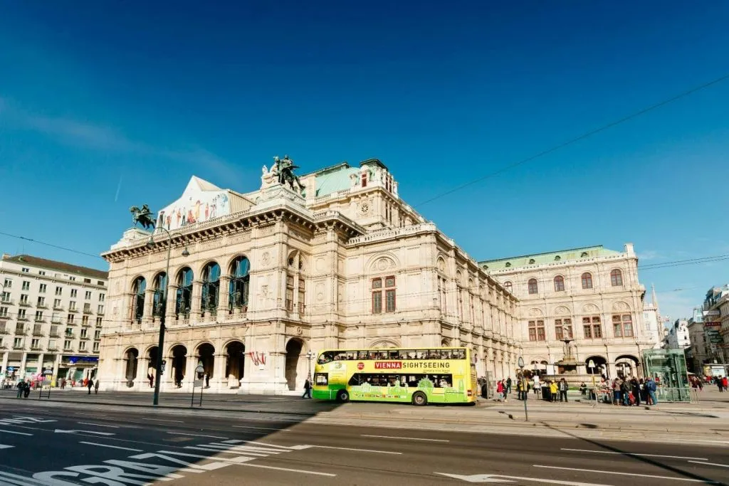 Viena: Traslado de ida e volta do aeroporto e ônibus hop-on hop-off