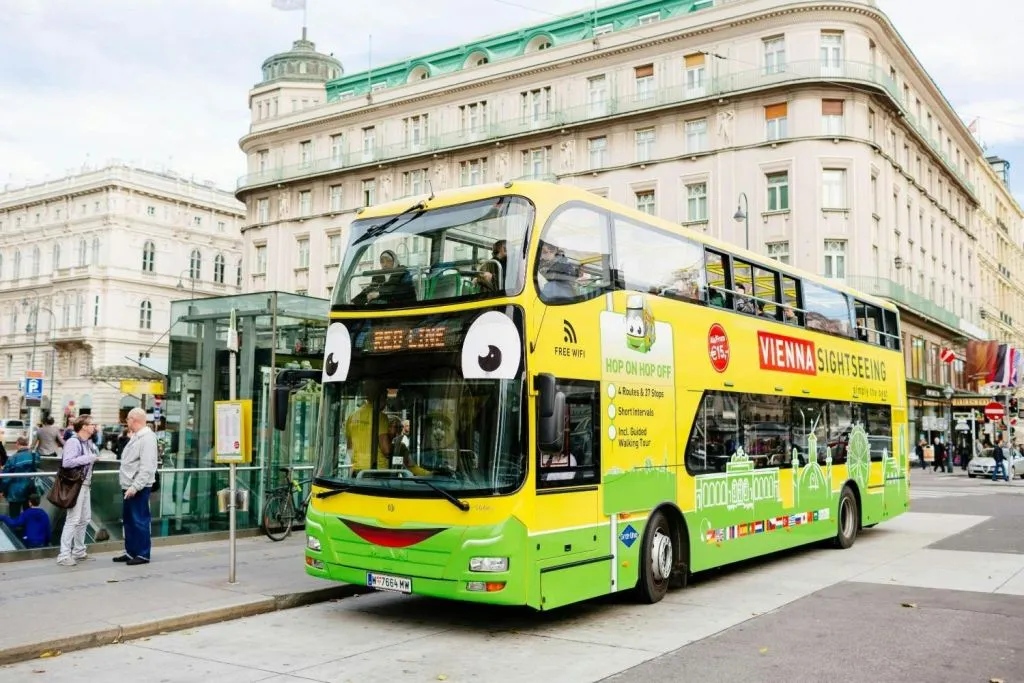 Viena: Traslado de ida e volta do aeroporto e ônibus hop-on hop-off