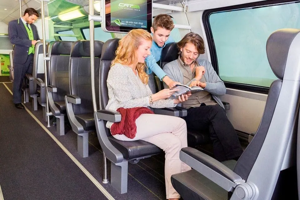 Viena: Traslado de ida e volta do aeroporto e ônibus hop-on hop-off