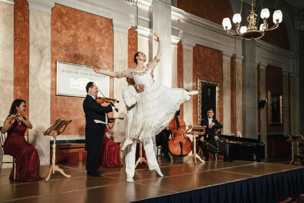 Palais de l'Ancienne Bourse : Concert Mozart et Johann Strauss avec ballet