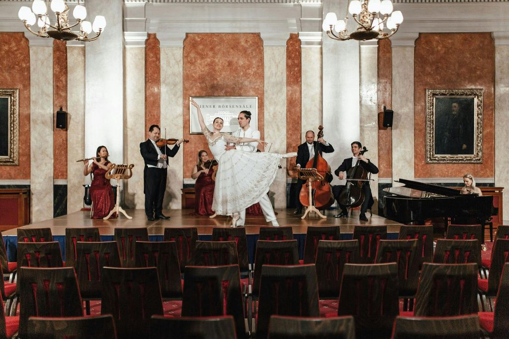Palais de l'Ancienne Bourse : Concert Mozart et Johann Strauss avec ballet