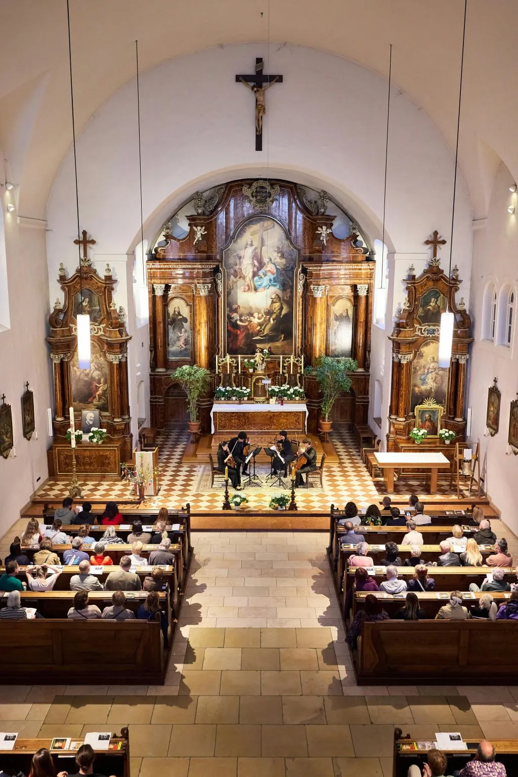Iglesia de los Capuchinos: Concierto "Un poco de música nocturna" + Cripta Imperial (Opcional)