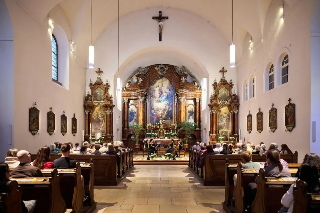 Iglesia de los Capuchinos: Concierto "Un poco de música nocturna" + Cripta Imperial (Opcional)