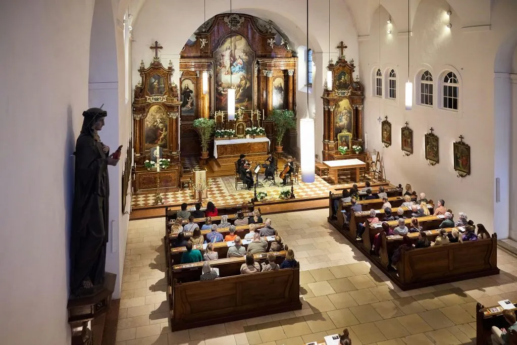 Iglesia de los Capuchinos: Concierto "Un poco de música nocturna" + Cripta Imperial (Opcional)