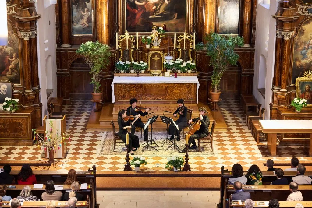 Iglesia de los Capuchinos: Concierto "Un poco de música nocturna" + Cripta Imperial (Opcional)