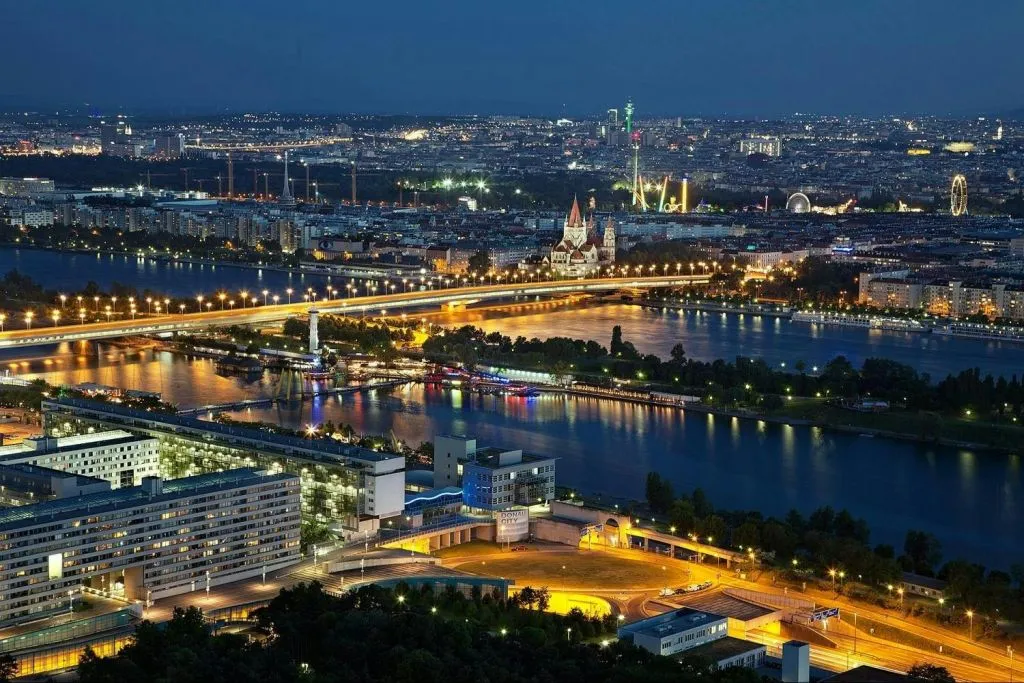 Viena: Passeio Panorâmico Noturno de Ônibus