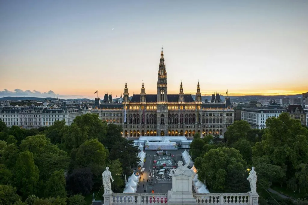 Viena: Passeio Panorâmico Noturno de Ônibus
