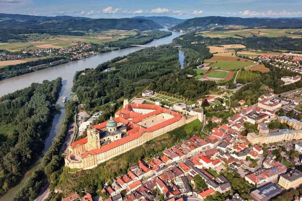 Salzbourg, Hallstatt, Melk, Alpes et lacs : Visite guidée au départ de Vienne