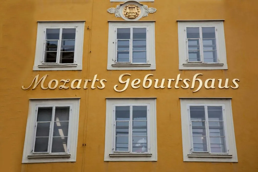Salzburgo: Passeio a pé pela Cidade Velha, Mozart e Jardins Mirabell
