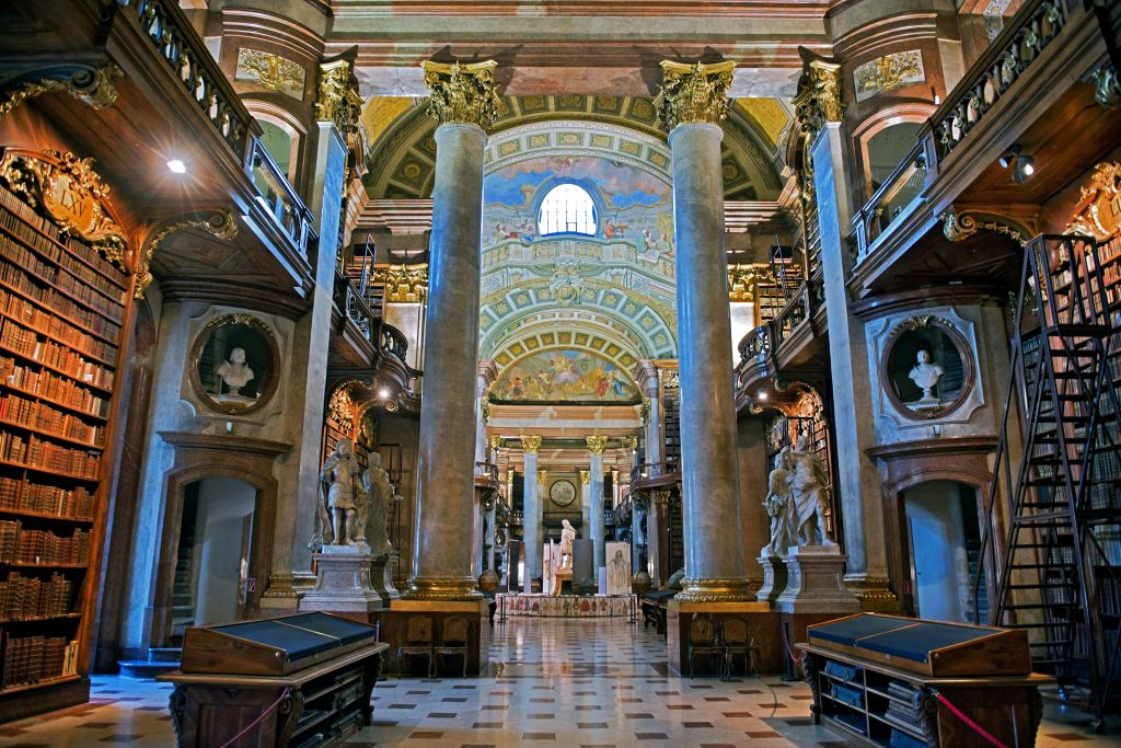 Austria: Visita a la Biblioteca Nacional en español