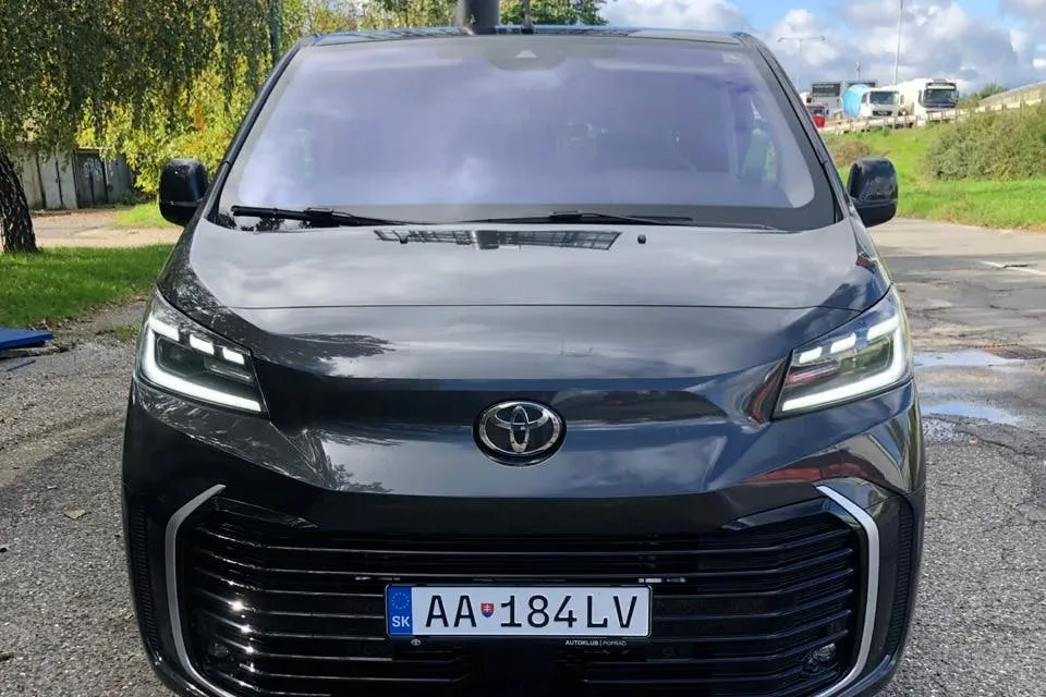 Vienna: Private Transfer from Airport to Hotel in Bratislava or Vice Versa