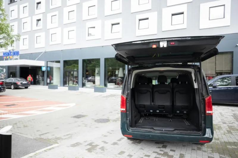 Vienna: Private Transfer from Airport to Hotel in Bratislava or Vice Versa