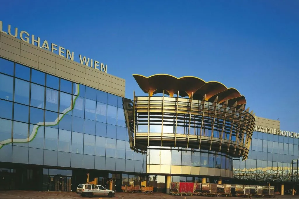 Vienna: Private Transfer from Airport to Hotel in Bratislava or Vice Versa