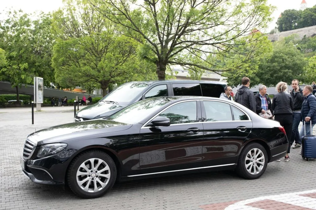 Vienna: Private Transfer from Airport to Hotel in Bratislava or Vice Versa