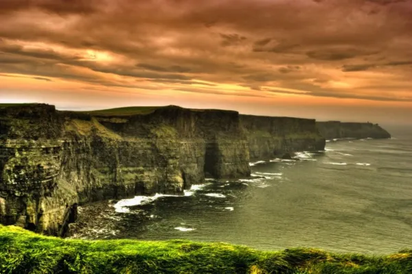 Cliffs of Moher & Galway City: Day Trip from Dublin