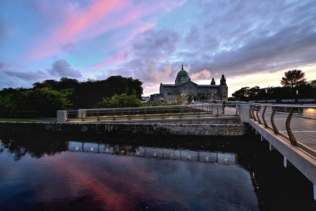 Cliffs of Moher, Doolin, Burren & Galway: Day Tour from Dublin