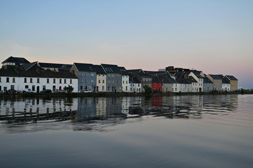 Cliffs of Moher, Doolin, Burren & Galway: Day Tour from Dublin