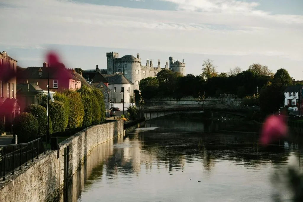 Wicklow, Glendalough e Kilkenny: excursão com demonstração de ovelhas + traslado do hotel