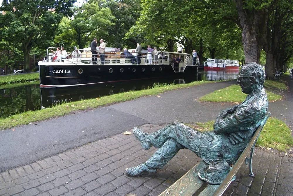 Dublin: Cruzeiro de 2 horas com jantar de 3 pratos