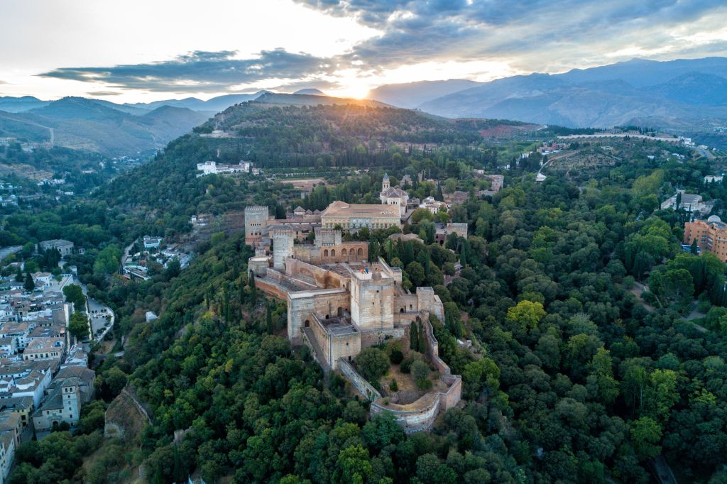 Alhambra: Entrada sin colas + Tour guiado