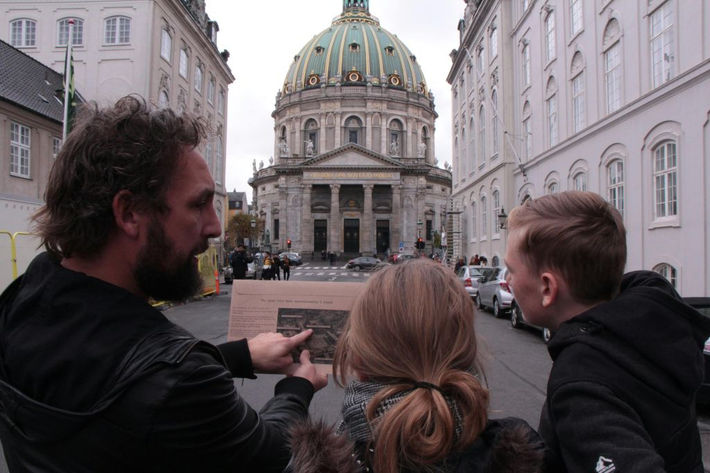 Copenhague: El Asesinato del Palacio de Amalienborg Caza del Misterio Autoguiada